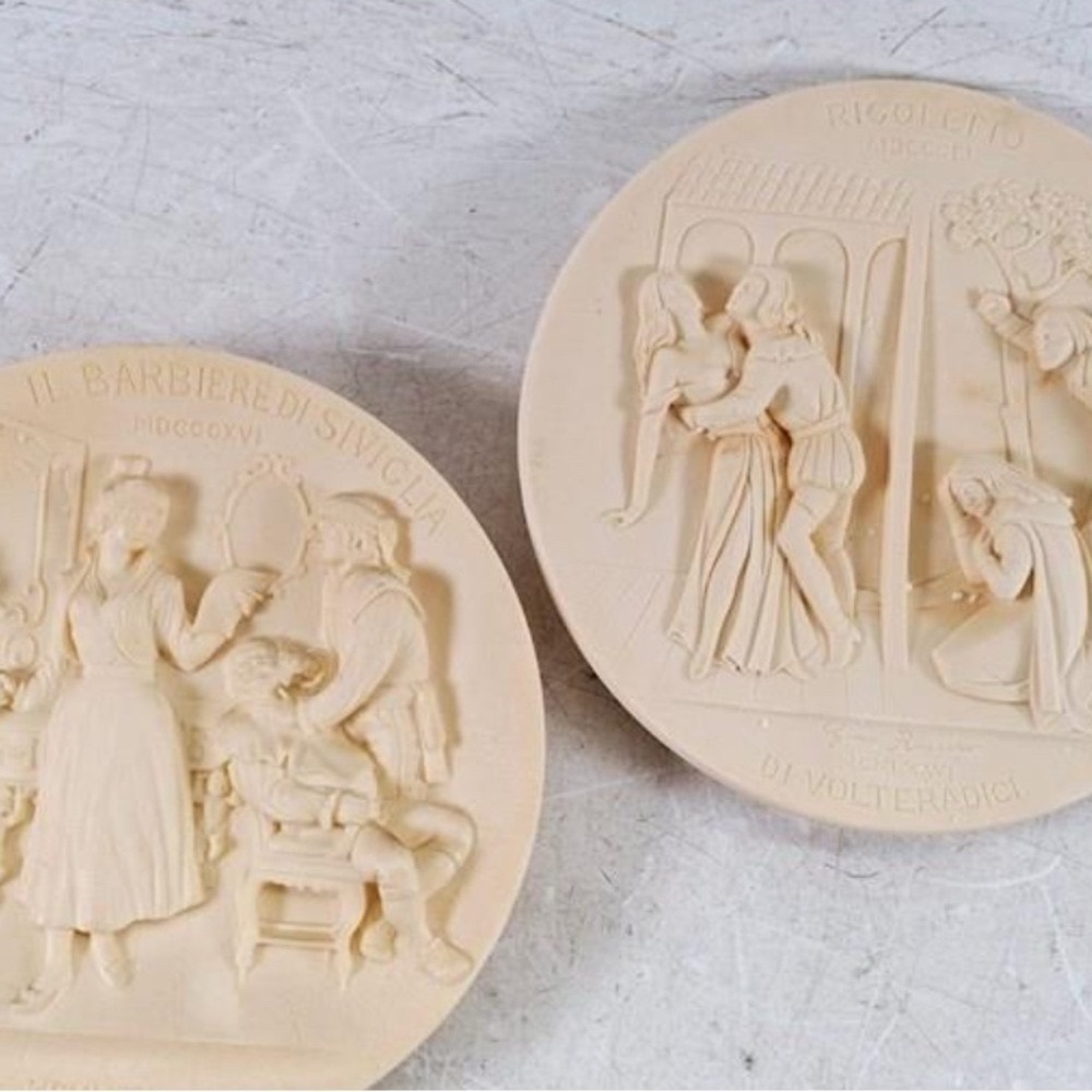 Collection plates vintage in great condition. Story telling beautifully sculpted